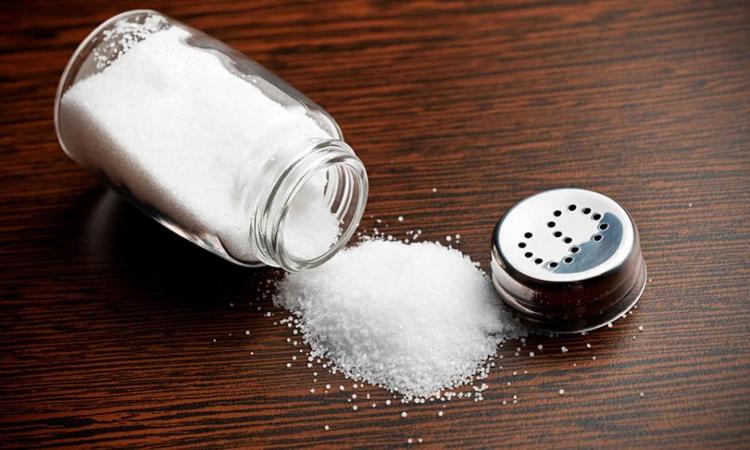 Колко сол трябва да приемаме на ден?